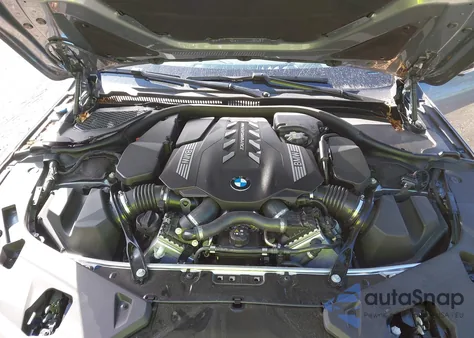 2025 BMW M850I xDrive z USA, uszkodzony, nr VIN WBAFY4C03SCU16855